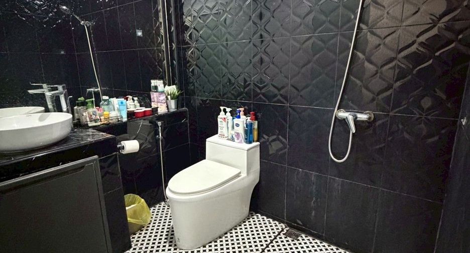 À vendre 2 chambres maison à Lat Phrao, Bangkok