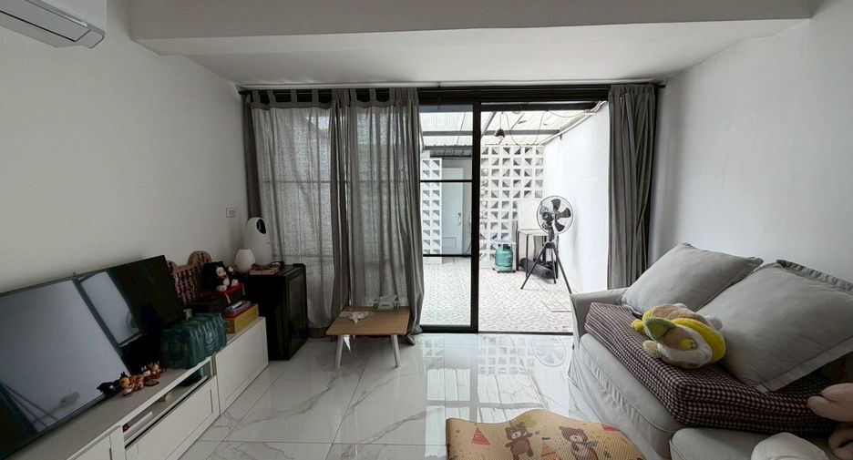 À vendre 2 chambres maison à Lat Phrao, Bangkok
