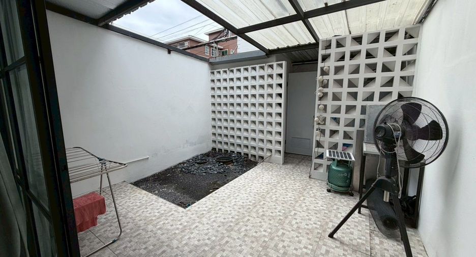 À vendre 2 chambres maison à Lat Phrao, Bangkok