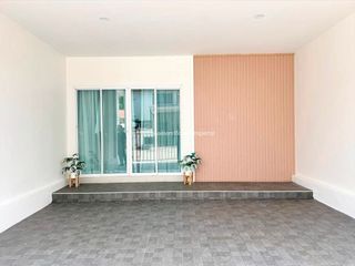 Casa en venta de 4 habitaciones en Si Racha, Chonburi
