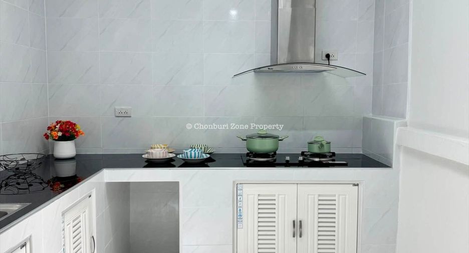 Casa en venta de 4 habitaciones en Si Racha, Chonburi