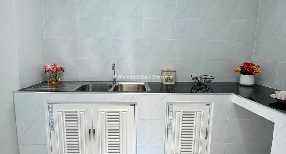 Casa en venta de 4 habitaciones en Si Racha, Chonburi