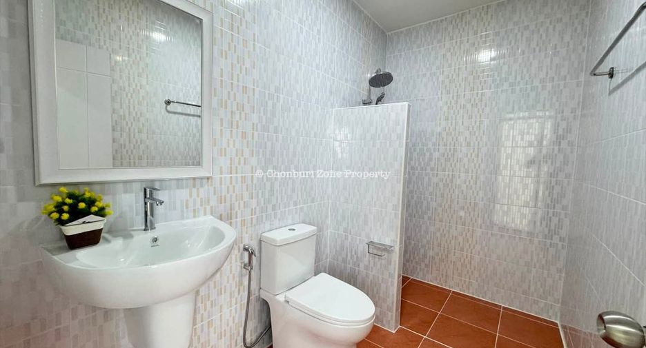 Casa en venta de 4 habitaciones en Si Racha, Chonburi
