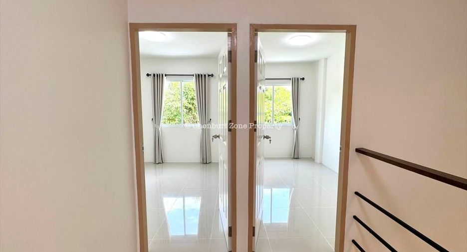 Casa en venta de 4 habitaciones en Si Racha, Chonburi