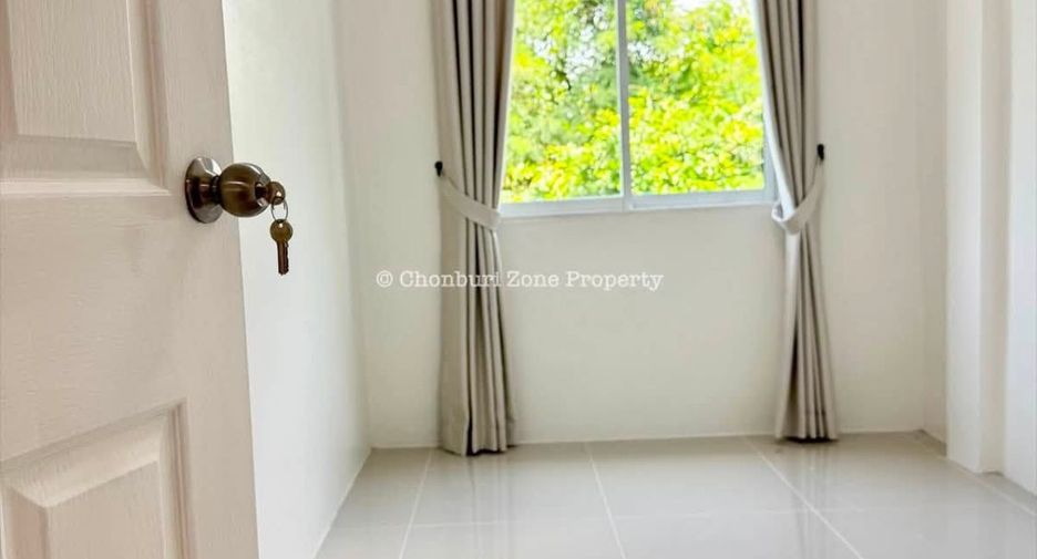 Casa en venta de 4 habitaciones en Si Racha, Chonburi