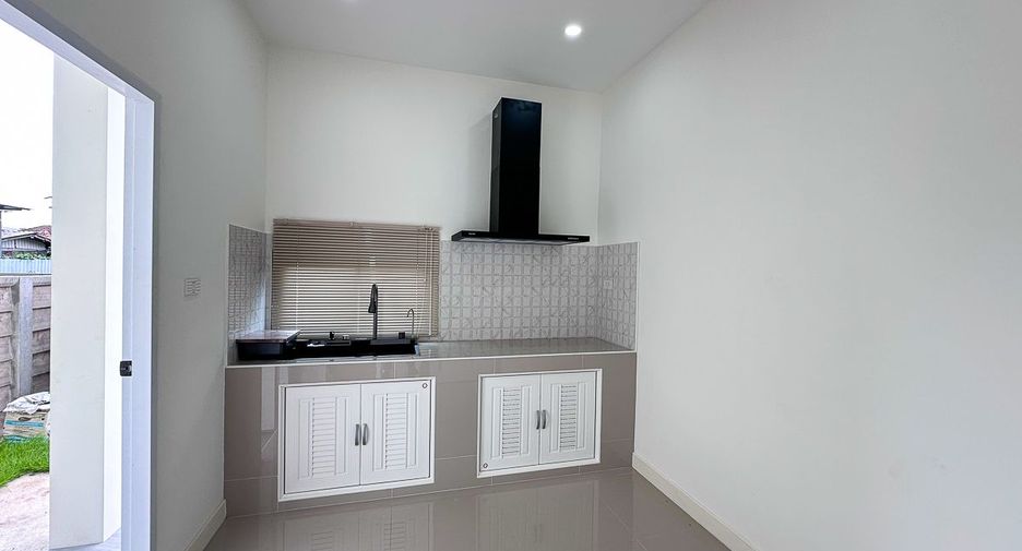 For rent 4 bedrooms house in Mueang Chiang Mai, Chiang Mai