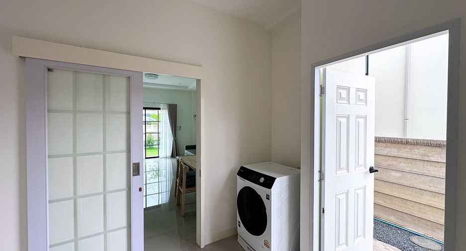 For rent 4 bedrooms house in Mueang Chiang Mai, Chiang Mai