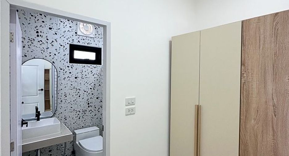 For rent 4 bedrooms house in Mueang Chiang Mai, Chiang Mai