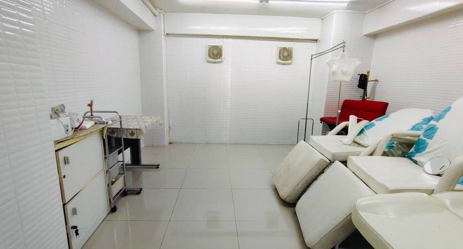 Local comercial en venta de 6 habitaciones en Bang Kapi, Bangkok