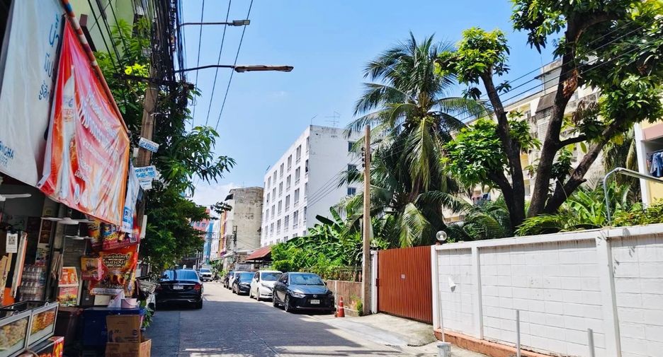 Local comercial en venta de 6 habitaciones en Bang Kapi, Bangkok