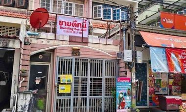 Local comercial en venta de 6 habitaciones en Bang Kapi, Bangkok