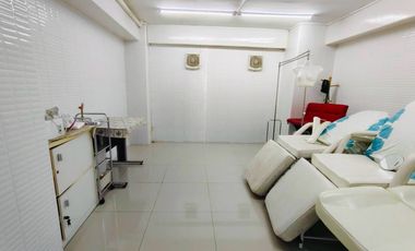 Local comercial en venta de 6 habitaciones en Bang Kapi, Bangkok