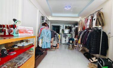 Local comercial en venta de 6 habitaciones en Bang Kapi, Bangkok