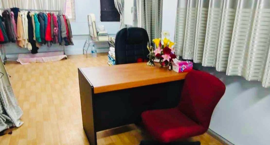 Local comercial en venta de 6 habitaciones en Bang Kapi, Bangkok