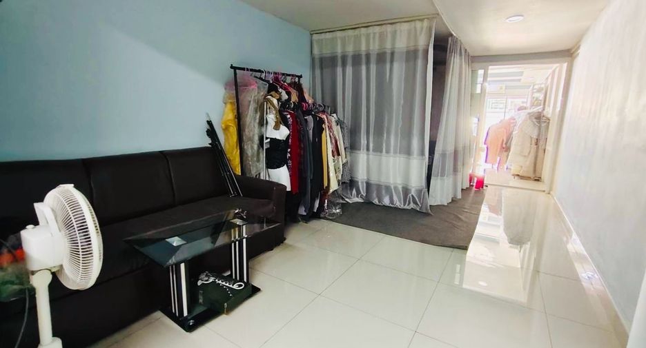 Local comercial en venta de 6 habitaciones en Bang Kapi, Bangkok