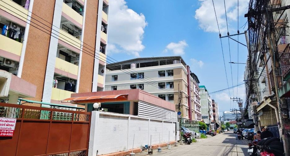 Local comercial en venta de 6 habitaciones en Bang Kapi, Bangkok