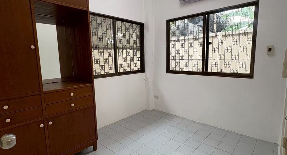 À louer 2 chambres maison à Chatuchak, Bangkok