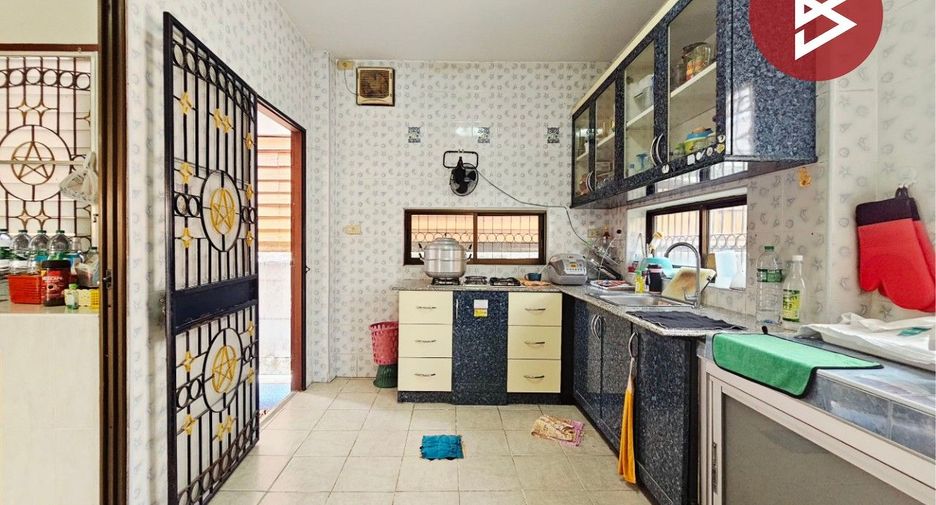 Продажа 4 спальни дом в Si Racha, Чонбури