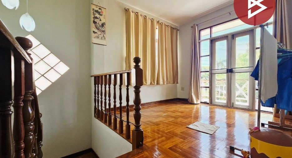 Продажа 4 спальни дом в Si Racha, Чонбури