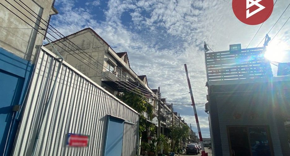For sale 4 bedrooms townhouse in Thung Khru, Bangkok