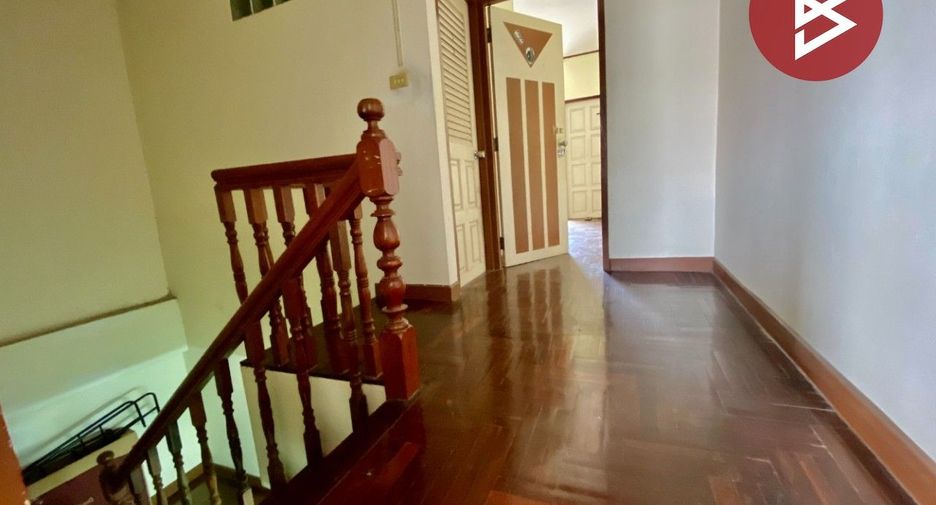 For sale 4 bedrooms townhouse in Thung Khru, Bangkok