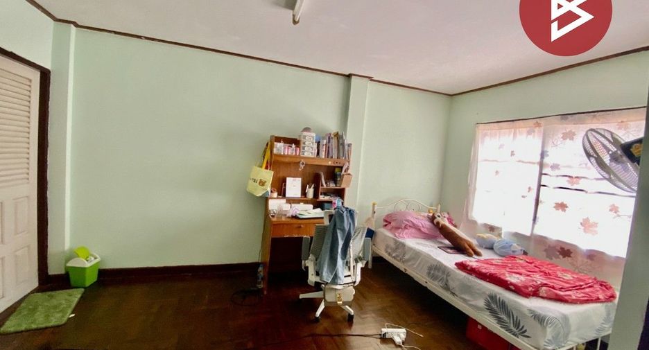 For sale 4 bedrooms townhouse in Thung Khru, Bangkok