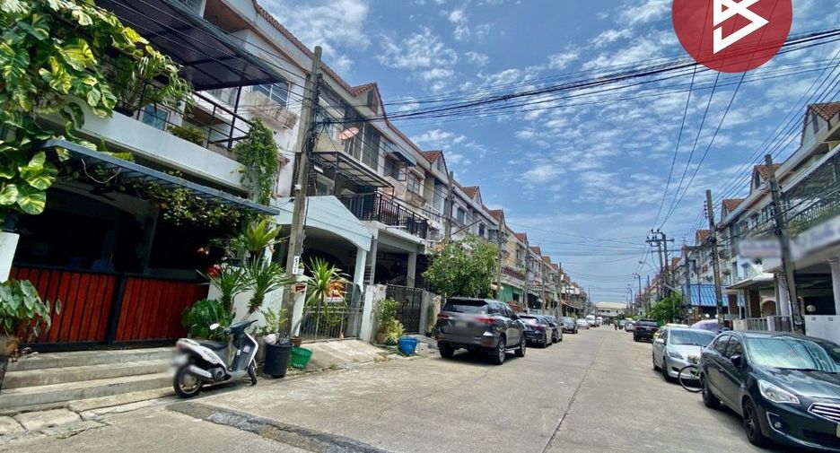 For sale 4 bedrooms townhouse in Thung Khru, Bangkok