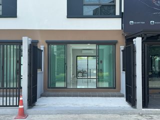 Local comercial en alquiler de 2 habitaciones en Khlong Luang, Pathum Thani