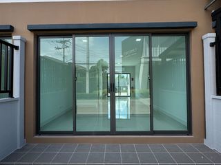 Local comercial en alquiler de 2 habitaciones en Khlong Luang, Pathum Thani