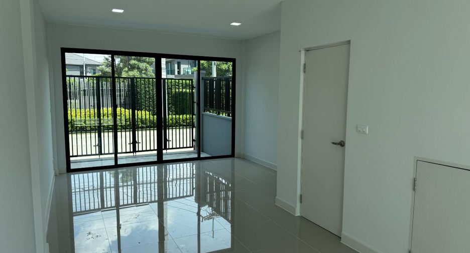 Local comercial en alquiler de 2 habitaciones en Khlong Luang, Pathum Thani