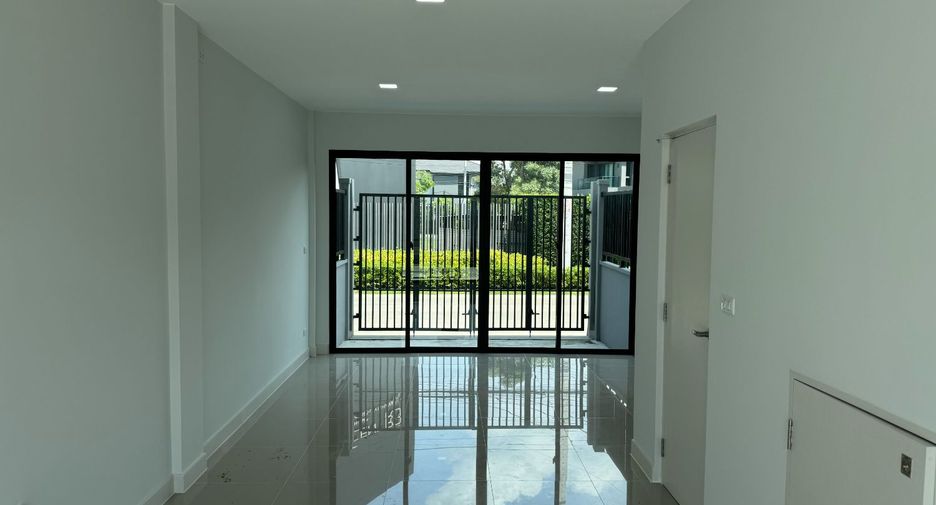 Local comercial en alquiler de 2 habitaciones en Khlong Luang, Pathum Thani