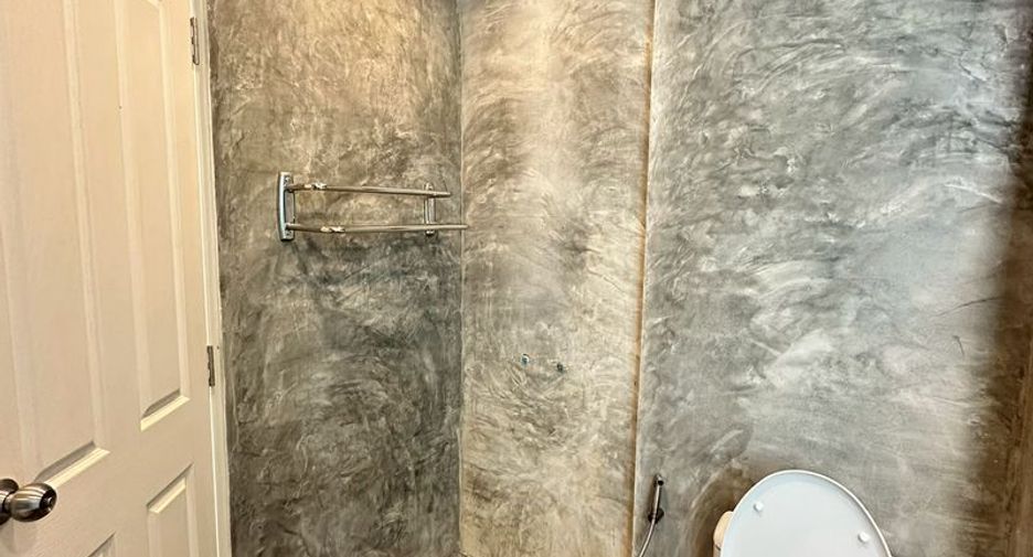 Wohnung zur Miete und zum Kauf mit 1 Zimmer in Khlong Toei, Bangkok