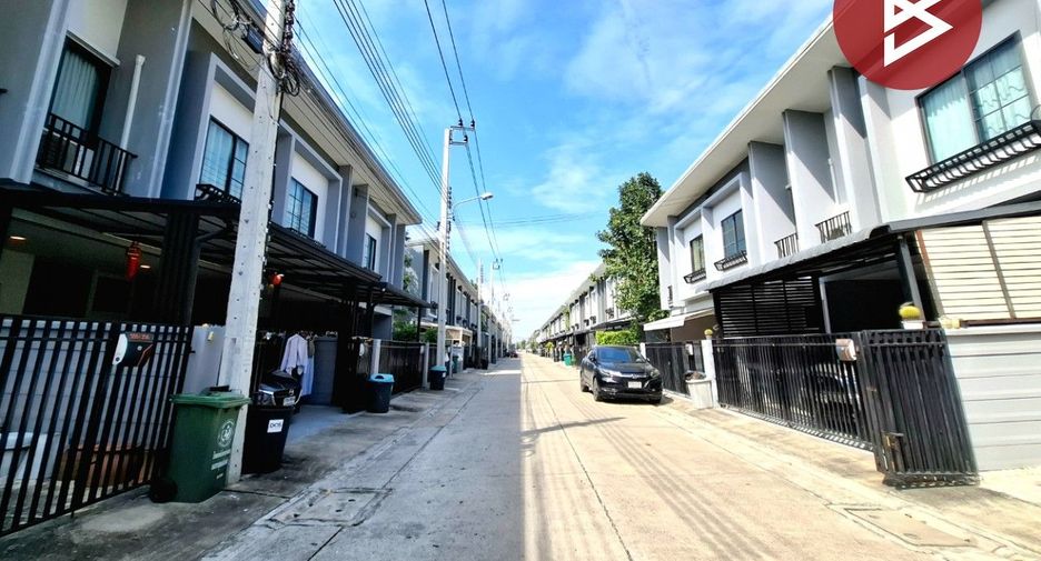 Casa adosada en venta de 2 habitaciones en Bang Phli, Samut Prakan