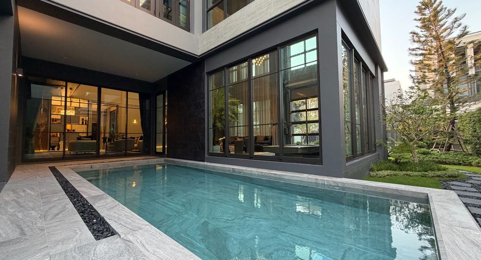 For sale 5 bedrooms house in Suan Luang, Bangkok