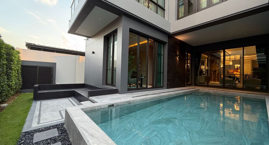 For sale 5 bedrooms house in Suan Luang, Bangkok