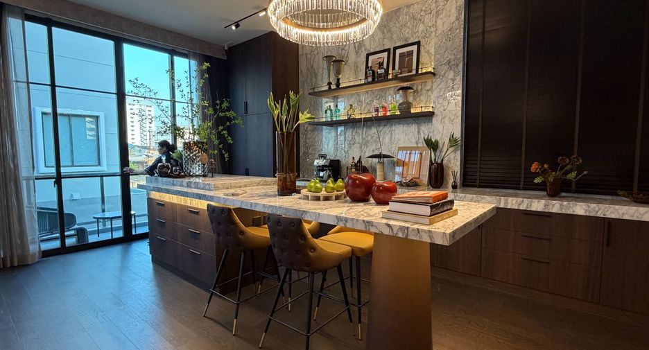 For sale 5 bedrooms house in Suan Luang, Bangkok