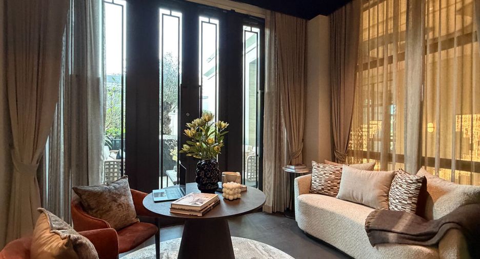 For sale 5 bedrooms house in Suan Luang, Bangkok