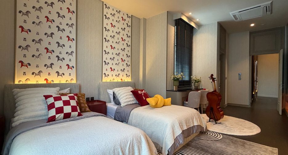 For sale 5 bedrooms house in Suan Luang, Bangkok