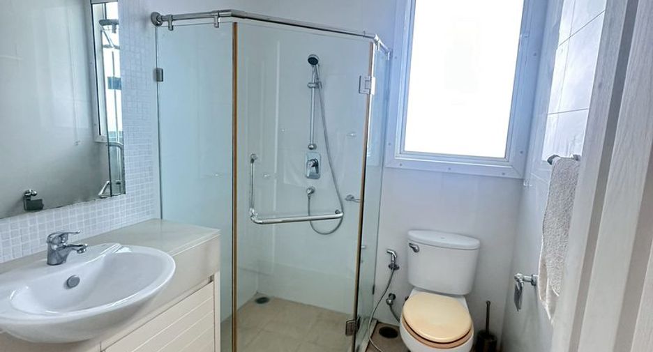 À vendre 2 chambres condo à Khlong Toei, Bangkok
