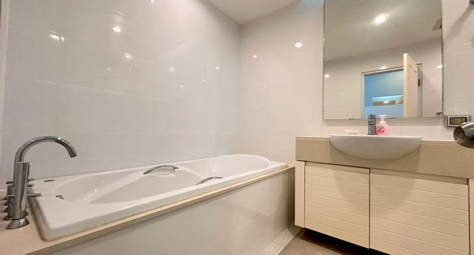 À vendre 2 chambres condo à Khlong Toei, Bangkok