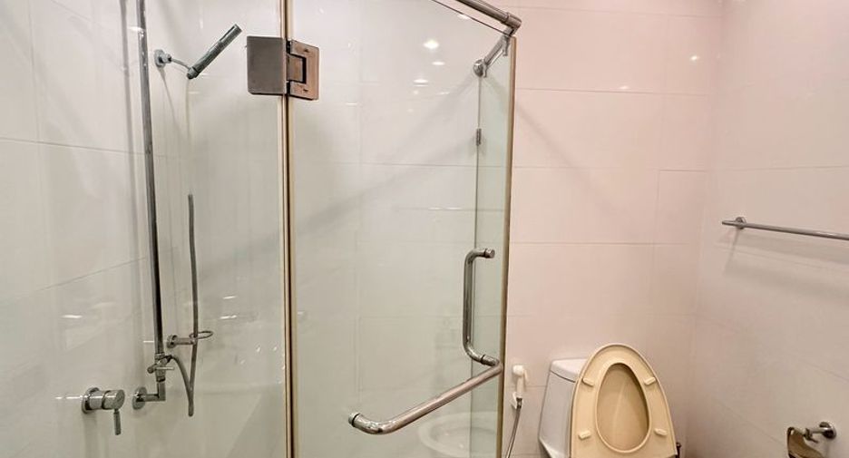 À vendre 2 chambres condo à Khlong Toei, Bangkok