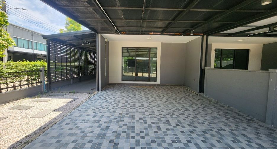 For sale 3 bedrooms townhouse in Khlong Sam Wa, Bangkok