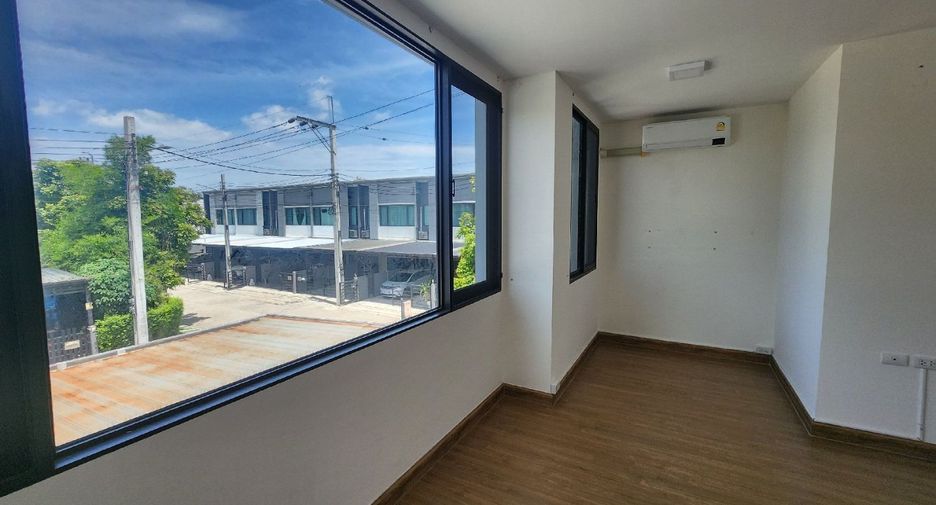 For sale 3 bedrooms townhouse in Khlong Sam Wa, Bangkok