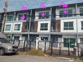 出售 3 卧室 联排别墅 在 Saphan Sung, 曼谷