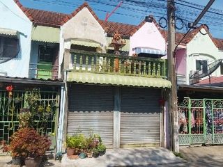 À vendre 2 chambres maison de ville à Lat Krabang, Bangkok