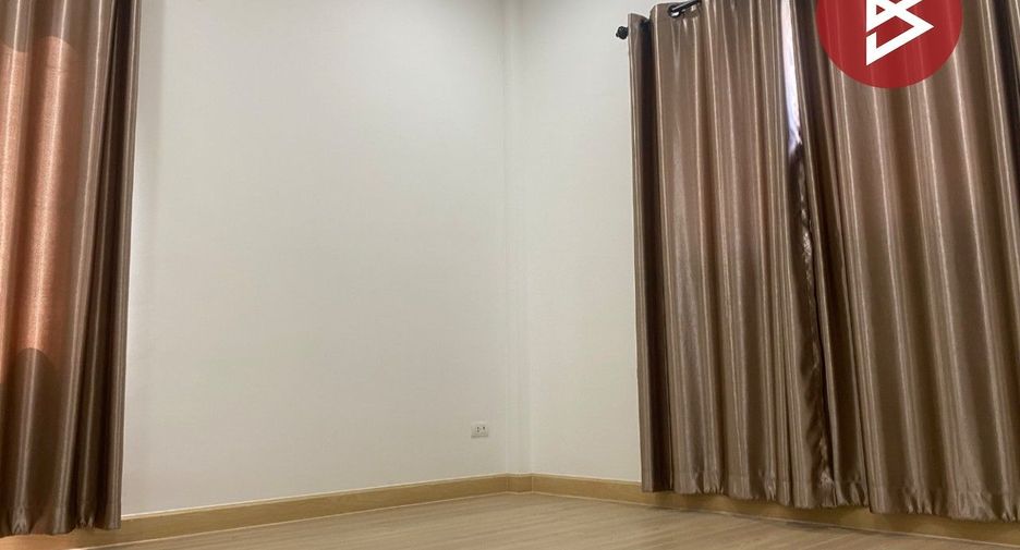Casa en alquiler y en venta de 4 habitaciones en Mueang Chon Buri, Chonburi