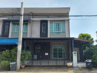 À vendre 4 chambres maison de ville à Lat Krabang, Bangkok