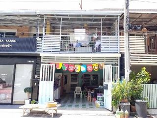 出售 3 卧室 联排别墅 在 Phasi Charoen, 曼谷