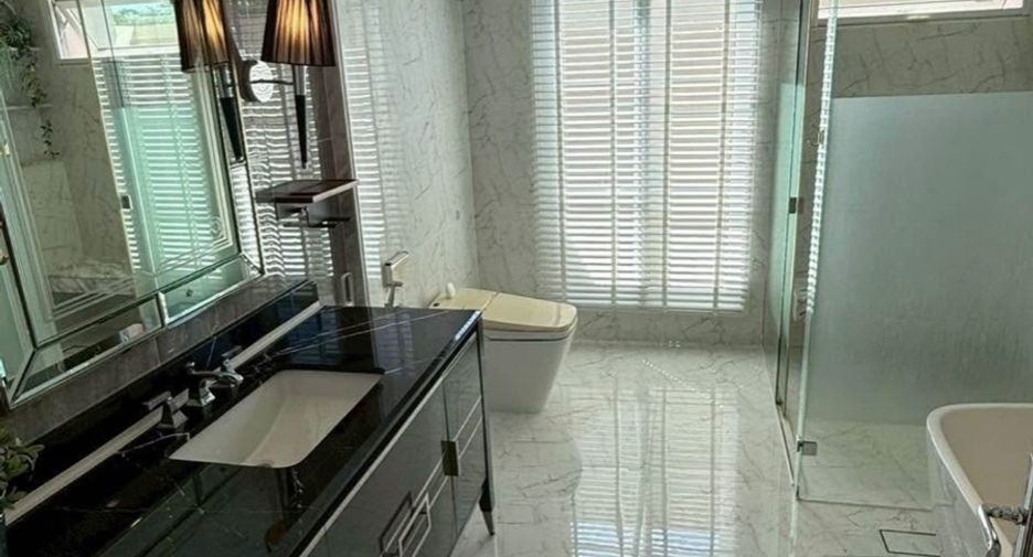 For rent and for sale 4 bedrooms house in Bang Phli, Samut Prakan
