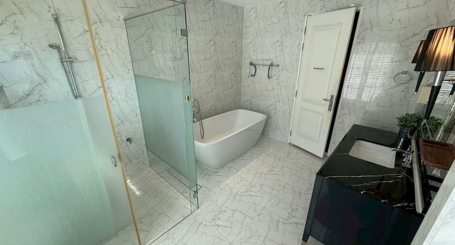 For rent and for sale 4 bedrooms house in Bang Phli, Samut Prakan